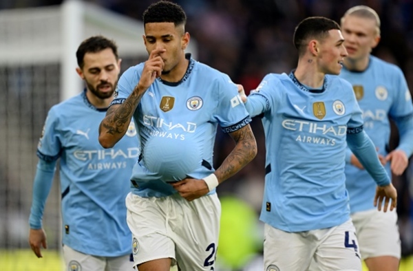 2 điểm sáng trong bức tranh tối màu của Man City