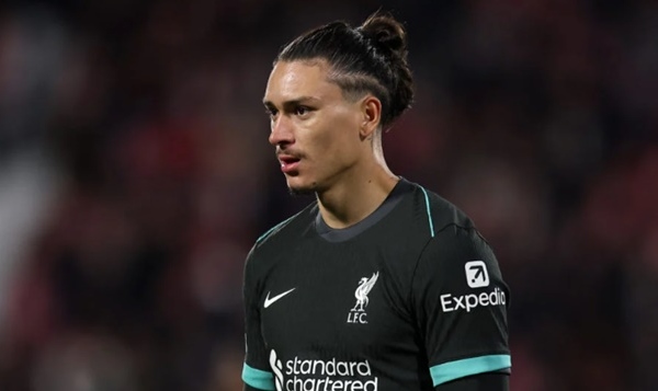 2 trợ lý HLV Liverpool tức giận với Darwin Nunez