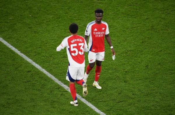 3 cách để Arsenal cùng lúc sử dụng Saka và Nwaneri
