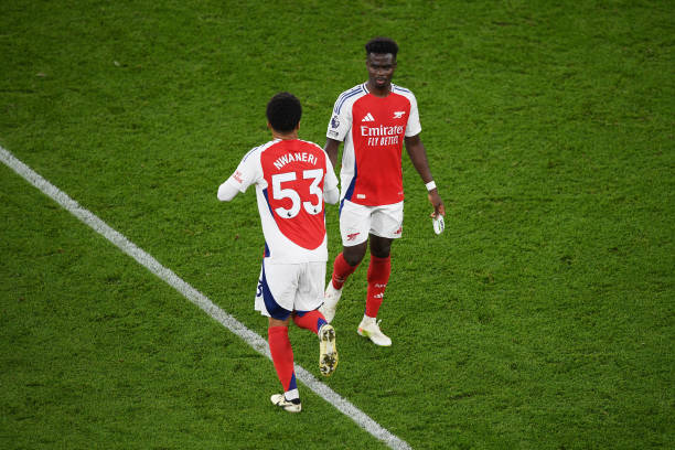3 cách để Arsenal cùng lúc sử dụng Saka và Nwaneri