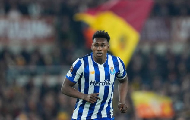 3 lý do Samu Omorodion sẽ đến Arsenal thay vì Chelsea