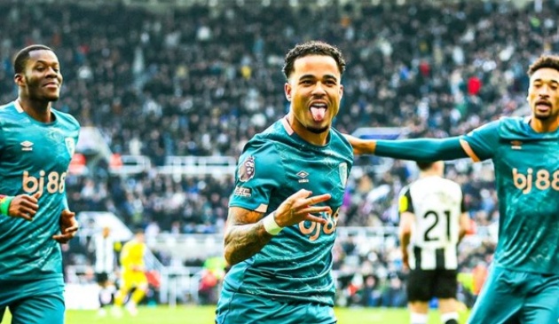 4 điều đọng lại ở Ngoại hạng Anh cuối tuần qua: Đỉnh cao Justin Kluivert; Newcastle thua sốc