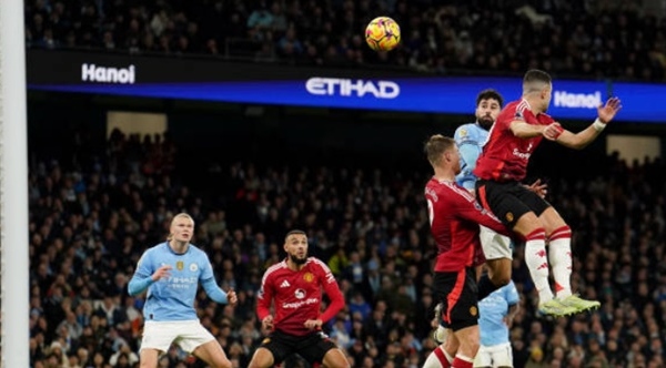 "42% số bàn thua của Man Utd mùa này đến từ các quả phạt góc"