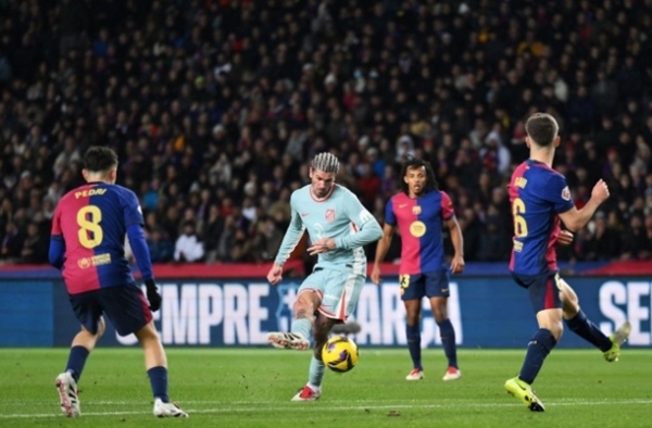 5 điểm nhấn Barca 1-2 Atletico: Phung phí cơ hội; Mất ngôi đầu bảng