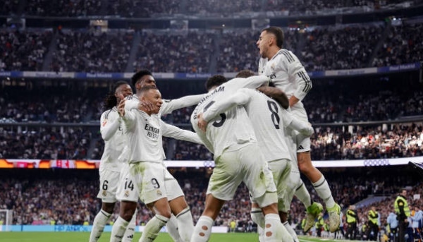 5 điểm nhấn Real 4-2 Sevilla: Đại bác tầm xa; Sức nóng cuộc đua top đầu
