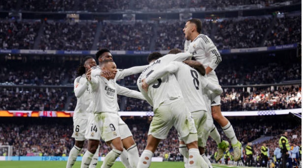 5 điểm nhấn Real 4-2 Sevilla: Đại bác tầm xa; Sức nóng cuộc đua top đầu