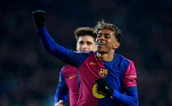 5 điểm nhấn Barca 5-1 Betis: Đầu tàu Yamal; Vai trò mới của Olmo