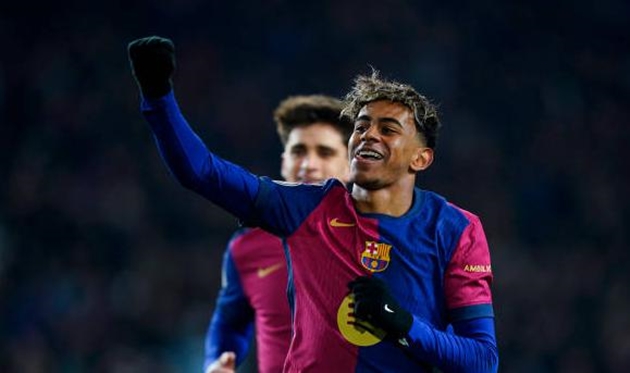 5 điểm nhấn Barca 5-1 Betis: Đầu tàu Yamal; Vai trò mới của Olmo