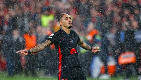 5 điểm nhấn Benfica 4-5 Barcelona: Song tấu nơi hàng công; Tranh cãi VAR