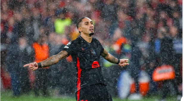5 điểm nhấn Benfica 4-5 Barcelona: Song tấu nơi hàng công; Tranh cãi VAR