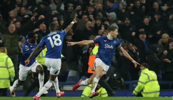 5 điểm nhấn Everton 2-2 Liverpool: Goodison Park vỡ òa; Arsenal được tiếp thêm hy vọng