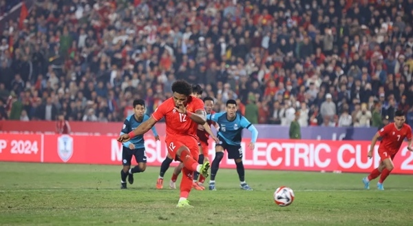 5 điểm nhấn Việt Nam 3-1 Singapore: Xuân Son 'out trình'; Bóng dáng Messi tại Việt Trì