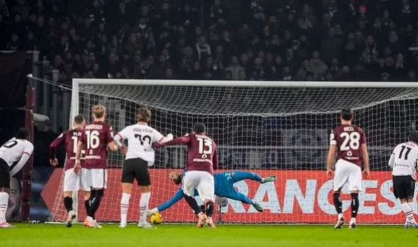 AC Milan lại thua; Inter Milan chễm chệ ở ngôi đầu
