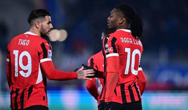 AC Milan nhọc nhằn đánh bại Como; Juventus "níu chân" Atalanta