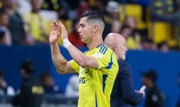 Al-Nassr thắng, Ronaldo vẫn lo lắng người hâm mộ