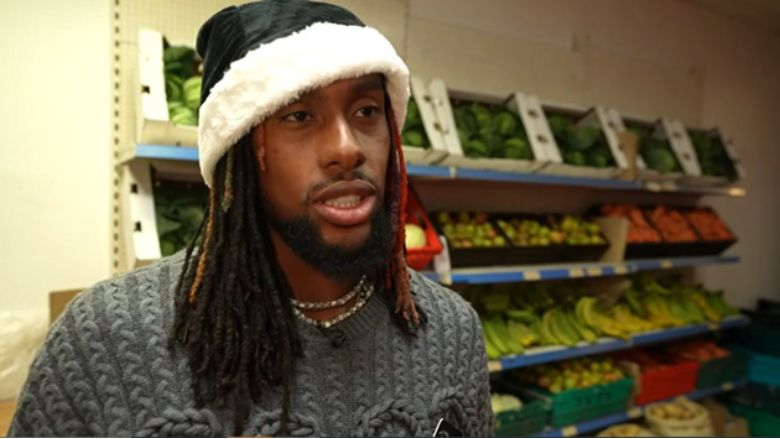 Alex Iwobi hành động ý nghĩa dịp Giáng sinh