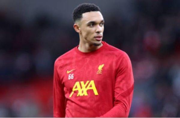 Alexander-Arnold từ chối 3 lời đề nghị gia hạn của Liverpool