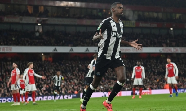 Alexander Isak ghi dấu ấn, Newcastle hạ gục Arsenal 2-0 ở bán kết Carabao Cup
