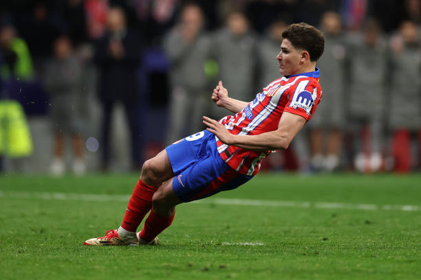 Alvarez và quả penalty định mệnh: Lời nguyền Champions League chưa buông tha Atletico