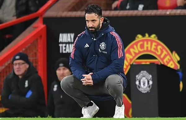 Amorim làm phòng thay đồ Man Utd dậy sóng