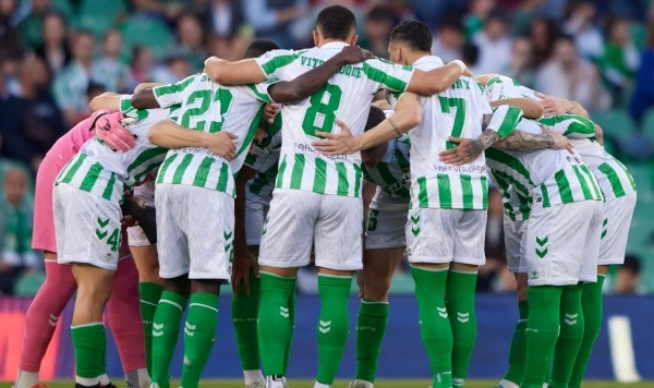 Antony mờ nhạt, Real Betis thất thủ trước Gent