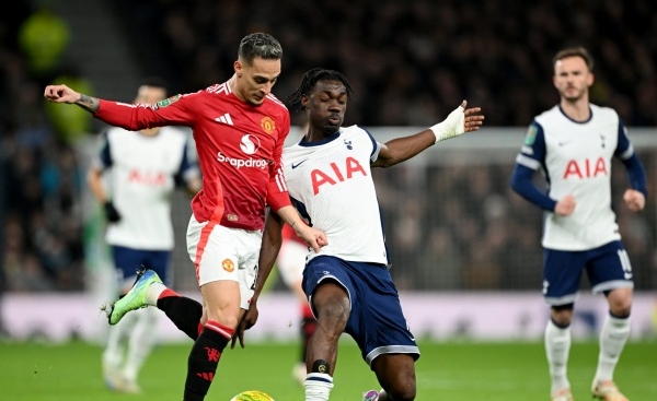 Antony mất điểm với HLV Amorim khi MU thua Tottenham