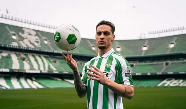 Antony 'xoay compa' ra mắt Real Betis