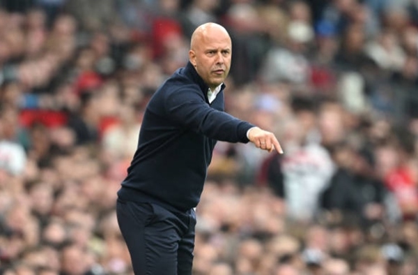 Arne Slot báo tin không vui về tình hình của 3 cầu thủ Liverpool