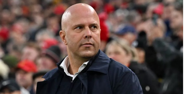 Arne Slot cảnh báo học trò trước trận gặp Tottenham