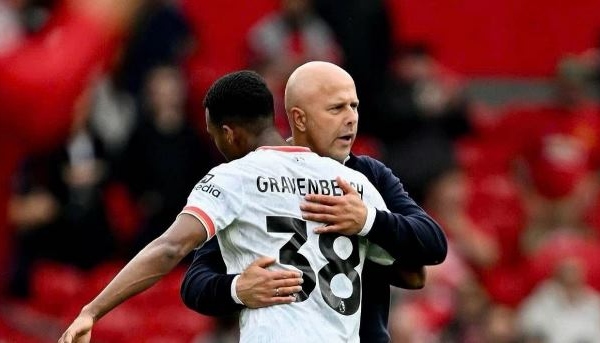 Arne Slot hé lộ kế hoạch chuyển nhượng tháng Giêng của Liverpool