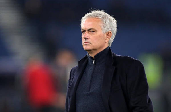 Arne Slot học hỏi được gì từ Jose Mourinho trong cuộc đua League Cup?