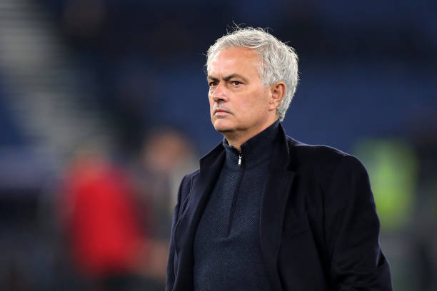 Arne Slot học hỏi được gì từ Jose Mourinho trong cuộc đua League Cup?