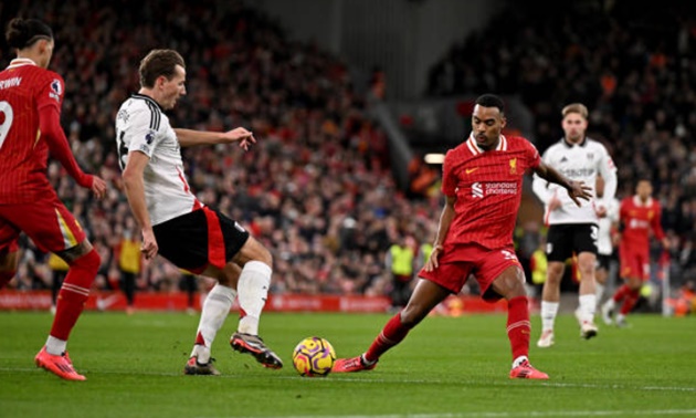 Arne Slot khen ngợi người hùng thầm lặng của Liverpool