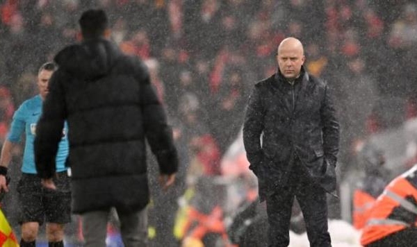 Arne Slot: "Man United chơi rất khó chịu"