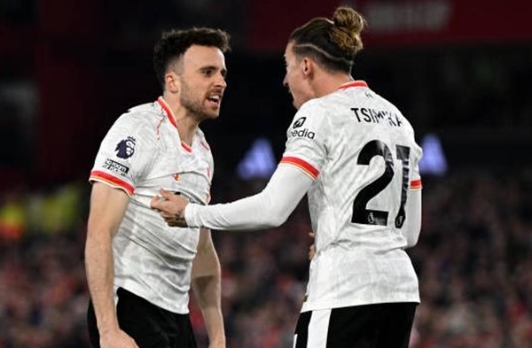 Arne Slot xác nhận Liverpool đối mặt với nỗi lo chấn thương mới