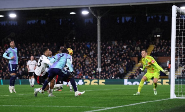 Arsenal bị VAR tước bàn thắng, ngậm ngùi chia điểm trước Fulham