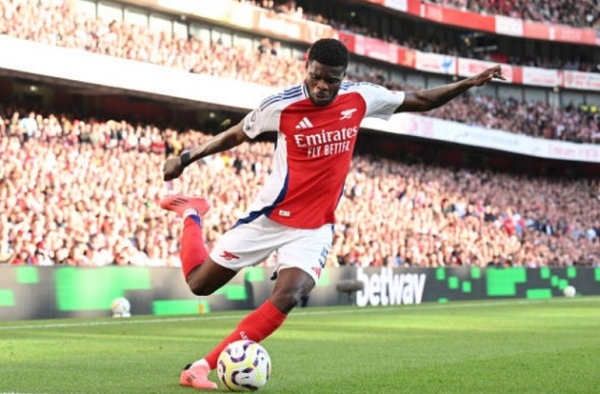 Arsenal cần phải cắt giảm mạnh tay trước khi nghĩ chuyện bom tấn