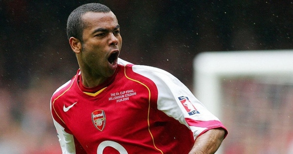 'Arsenal đã không tôn trọng tôi nên tôi tới Chelsea'