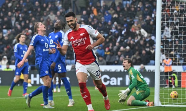 Arsenal đấm gục Leicester một cách khó tin bằng 'trung phong' Mikel Merino