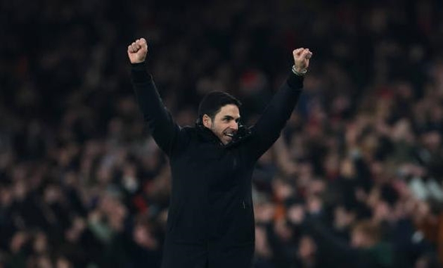 Arsenal đang cố níu kéo giấc mơ vô địch Ngoại hạng Anh