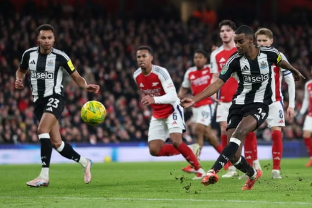 Arsenal gục ngã ở Carabao cup: Khi Pháo thủ thiếu Isak cho riêng mình