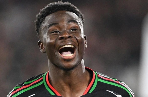 Arsenal "hủy diệt" PSV, Saka lập tức tung động thái