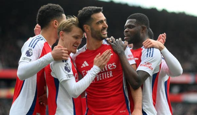 Arsenal mất Chelsea đến UAE