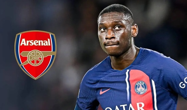 Arsenal nhận báo giá 'hời' cho Kolo Muani