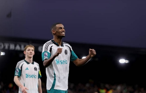 Arsenal sẽ theo đuổi Isak mạnh mẽ vào mùa hè