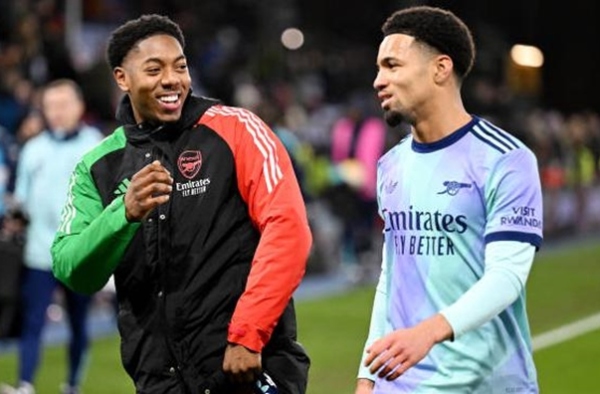 Arsenal sắp thưởng nóng cho 2 sao trẻ