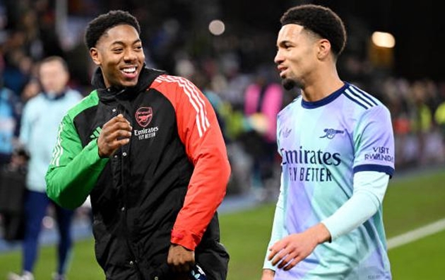 Arsenal sắp thưởng nóng cho 2 sao trẻ