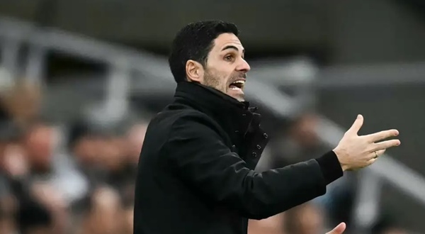 Arsenal sử dụng ai ở vị trí trung phong trước West Ham?