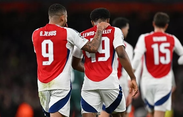 Arsenal thắng Monaco, Merino "tròn mắt" với thần đồng