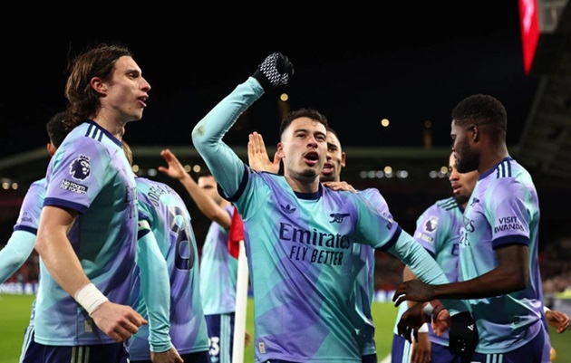 Arsenal thắng ngược Brentford, đòi lại ngôi nhì bảng Ngoại hạng Anh